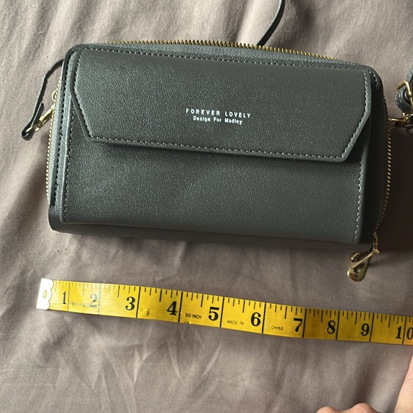 Free Crossbody - Picture 8 of 9